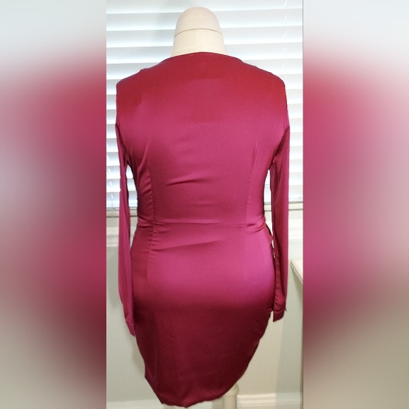 Fashion Nova Burgundy Sugar Free Deep V Twist Front Dress NWT - Picture 6 of 7
